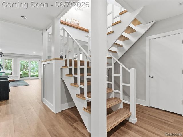 202 Nakomis Trail, Lake Orion, MI 48362