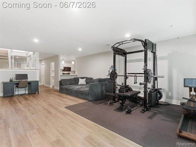 202 Nakomis Trail, Lake Orion, MI 48362