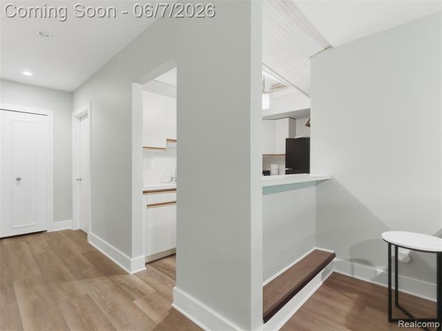 202 Nakomis Trail, Lake Orion, MI 48362