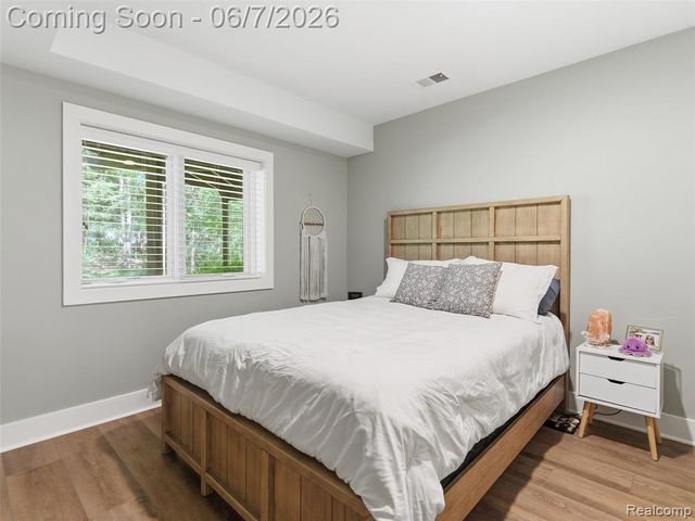 202 Nakomis Trail, Lake Orion, MI 48362