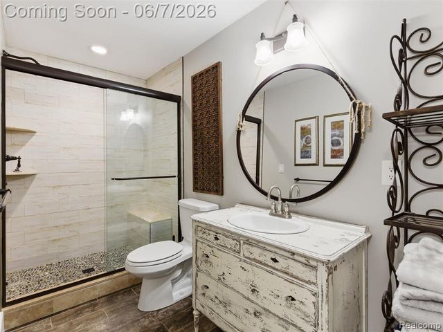 202 Nakomis Trail, Lake Orion, MI 48362