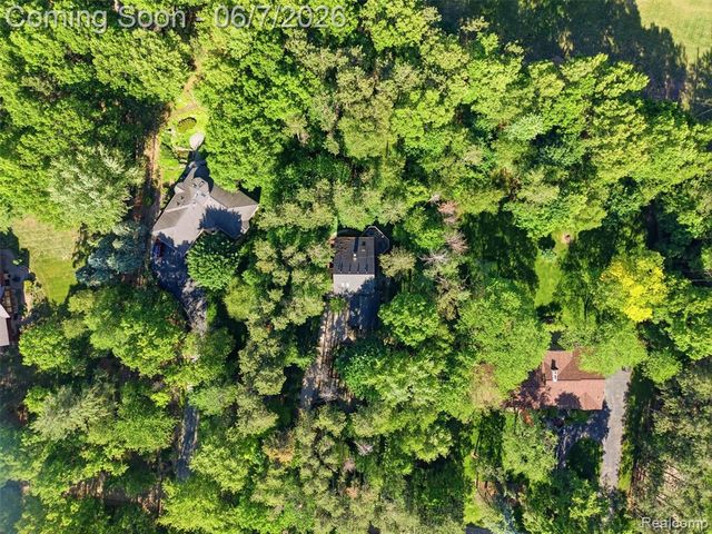 202 Nakomis Trail, Lake Orion, MI 48362