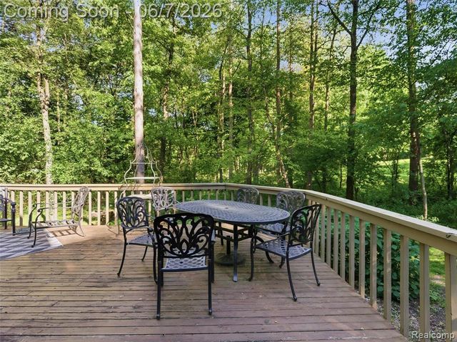 202 Nakomis Trail, Lake Orion, MI 48362