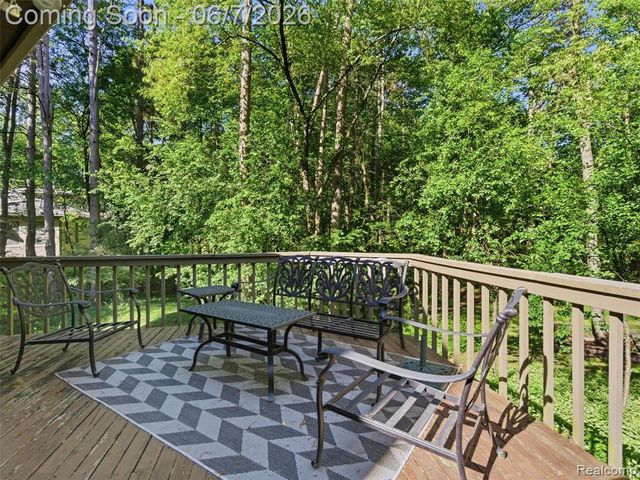 202 Nakomis Trail, Lake Orion, MI 48362