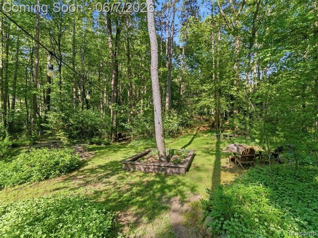 202 Nakomis Trail, Lake Orion, MI 48362