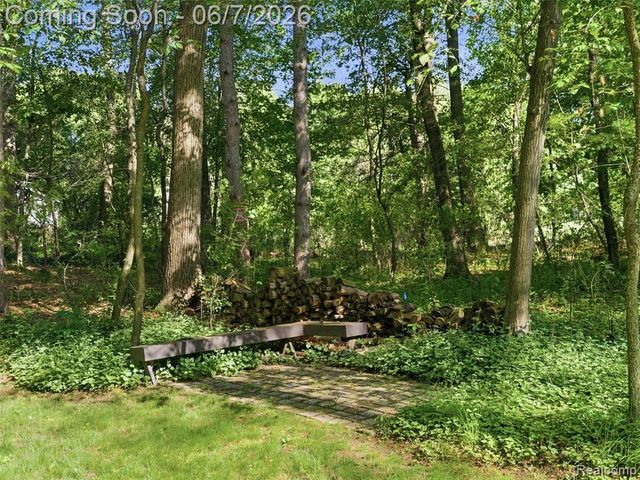 202 Nakomis Trail, Lake Orion, MI 48362
