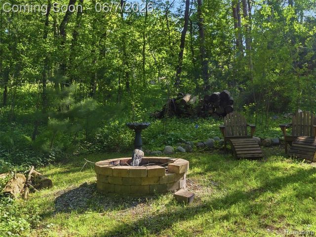202 Nakomis Trail, Lake Orion, MI 48362