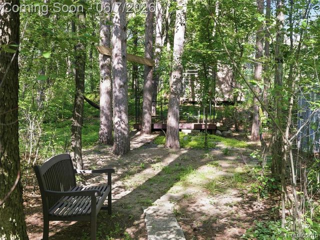 202 Nakomis Trail, Lake Orion, MI 48362