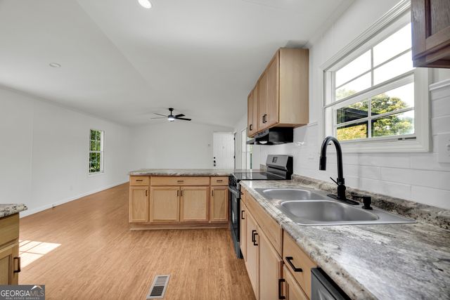 5724 Highway 82 SPUR, Commerce, GA 30529
