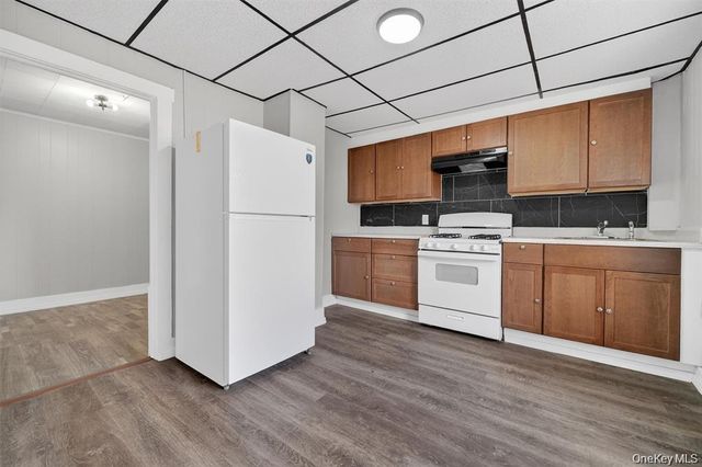 664-666 N Division St 3F, Peekskill, NY 10566