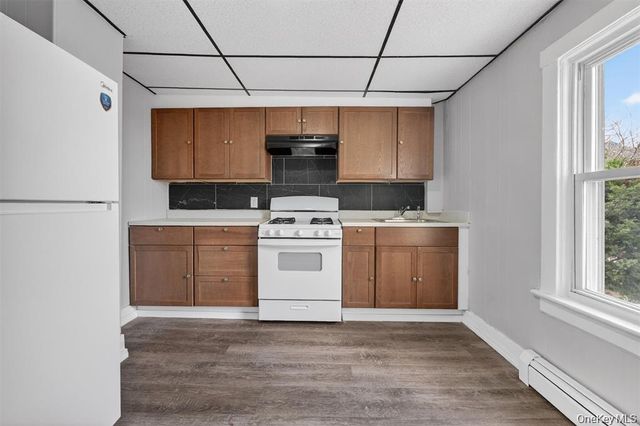 664-666 N Division St 3F, Peekskill, NY 10566