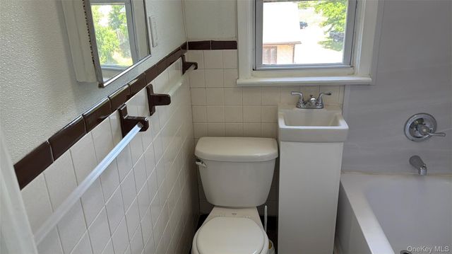 664-666 N Division St 3F, Peekskill, NY 10566