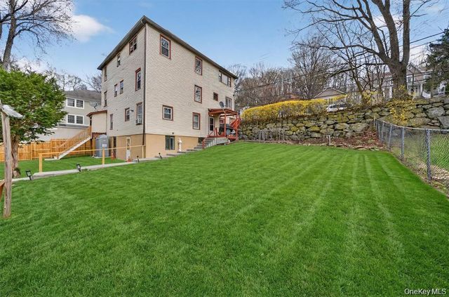 664-666 N Division St 3F, Peekskill, NY 10566