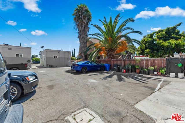 1325 E Adams Boulevard, Los Angeles, CA 90011