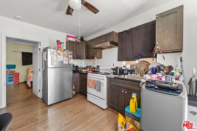 1325 E Adams Boulevard, Los Angeles, CA 90011