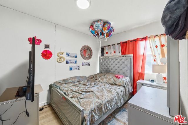 1325 E Adams Boulevard, Los Angeles, CA 90011
