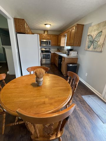 647 Chitwood Dr, Lafayette, TN 37083