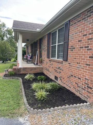 647 Chitwood Dr, Lafayette, TN 37083