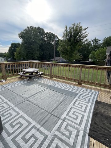 647 Chitwood Dr, Lafayette, TN 37083