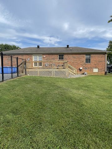 647 Chitwood Dr, Lafayette, TN 37083