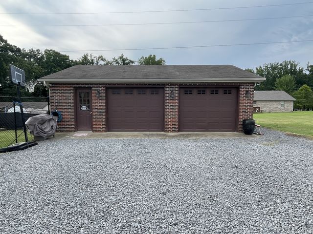 647 Chitwood Dr, Lafayette, TN 37083
