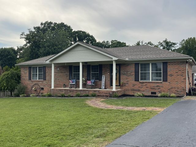 647 Chitwood Dr, Lafayette, TN 37083