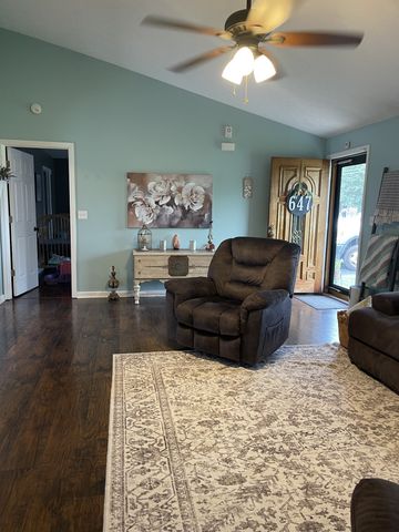 647 Chitwood Dr, Lafayette, TN 37083