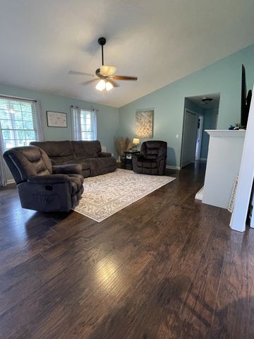 647 Chitwood Dr, Lafayette, TN 37083