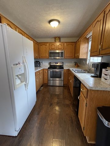 647 Chitwood Dr, Lafayette, TN 37083