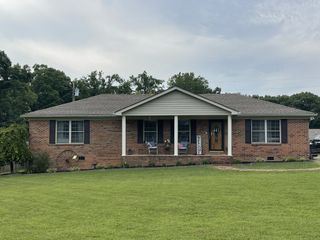 647 Chitwood Dr, Lafayette, TN 37083