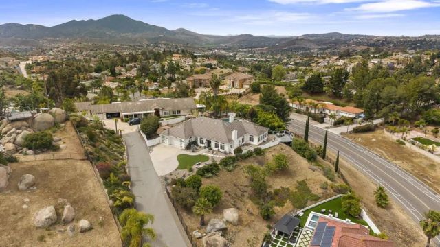 1221 Vista Grande Road, El Cajon, CA 92019