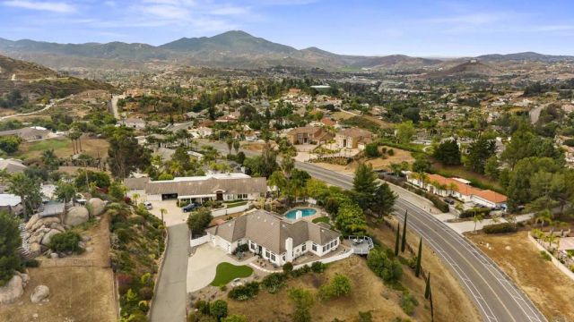 1221 Vista Grande Road, El Cajon, CA 92019