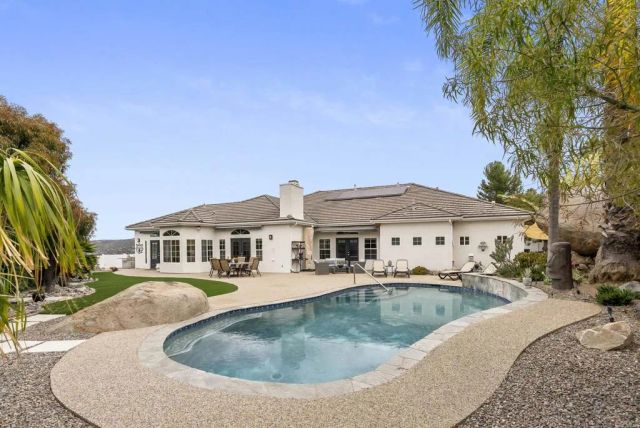 1221 Vista Grande Road, El Cajon, CA 92019