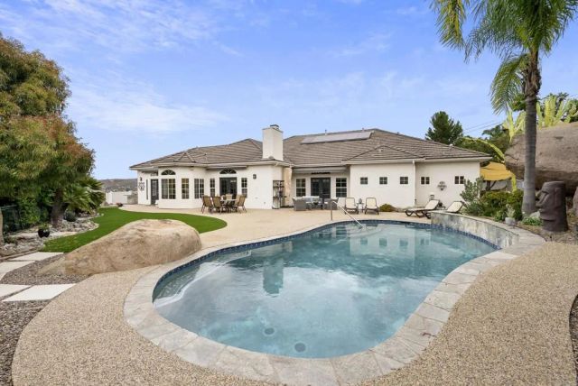 1221 Vista Grande Road, El Cajon, CA 92019
