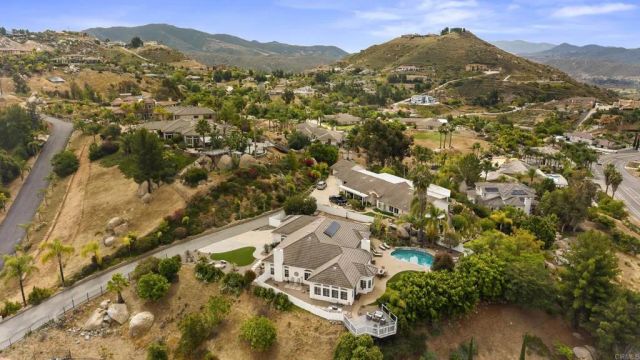 1221 Vista Grande Road, El Cajon, CA 92019