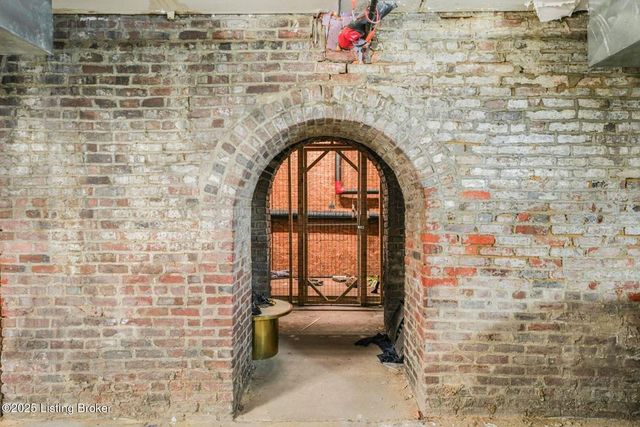 415 E Market St, UNIT 104, Louisville, KY 40202