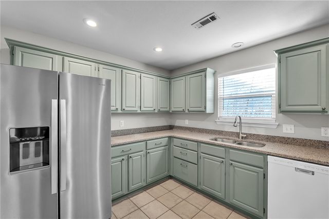 814 Irelan Street, Lowell, AR 72745