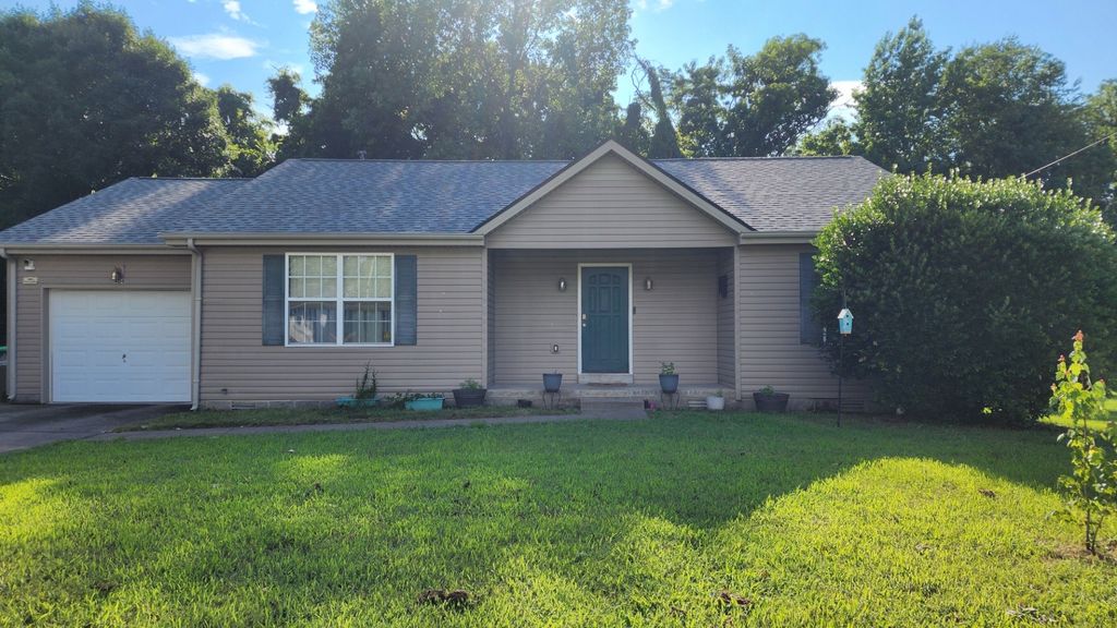 404 Kelsey Dr, Clarksville, TN 37042