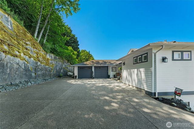 407 Vanderlin Drive, Camano Island, WA 98282