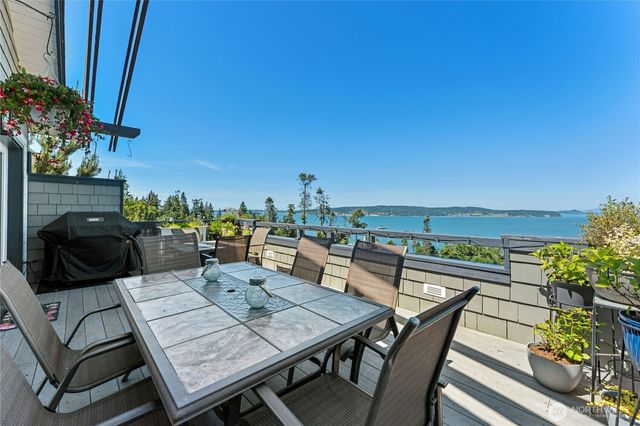 407 Vanderlin Drive, Camano Island, WA 98282