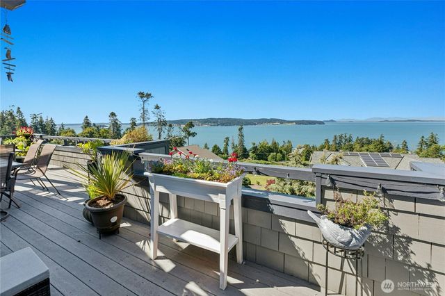 407 Vanderlin Drive, Camano Island, WA 98282