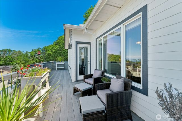 407 Vanderlin Drive, Camano Island, WA 98282