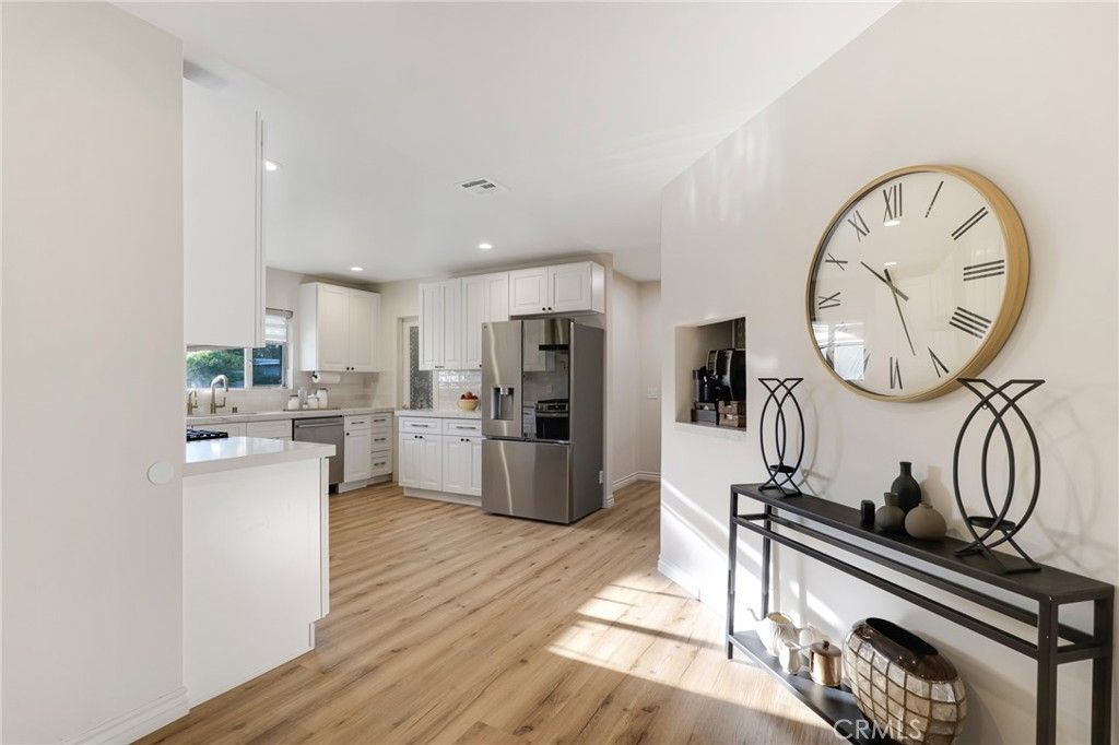 Image 10 of property listing at 10238 Tunney, Northridge, CA 91324