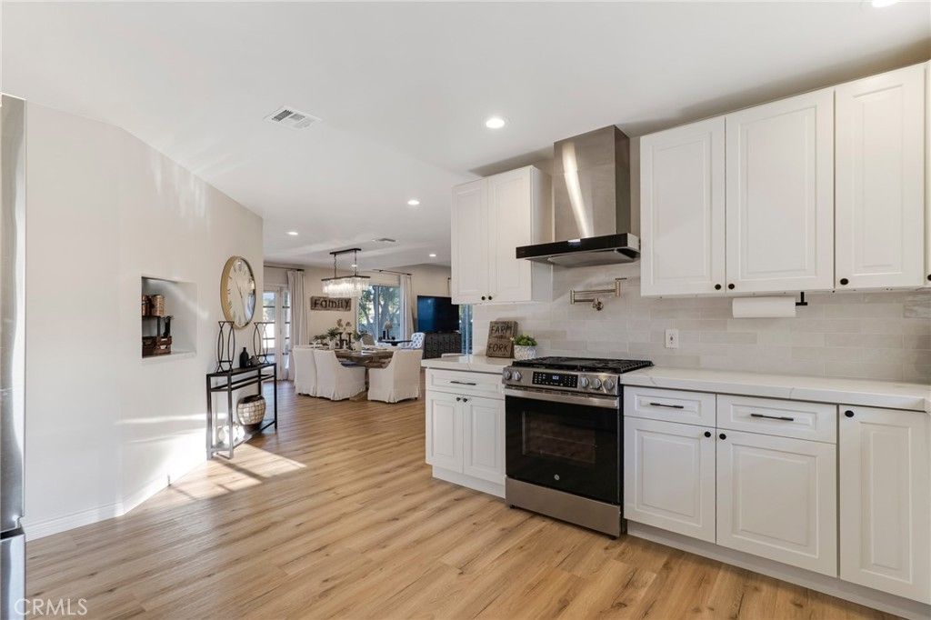 Image 11 of property listing at 10238 Tunney, Northridge, CA 91324