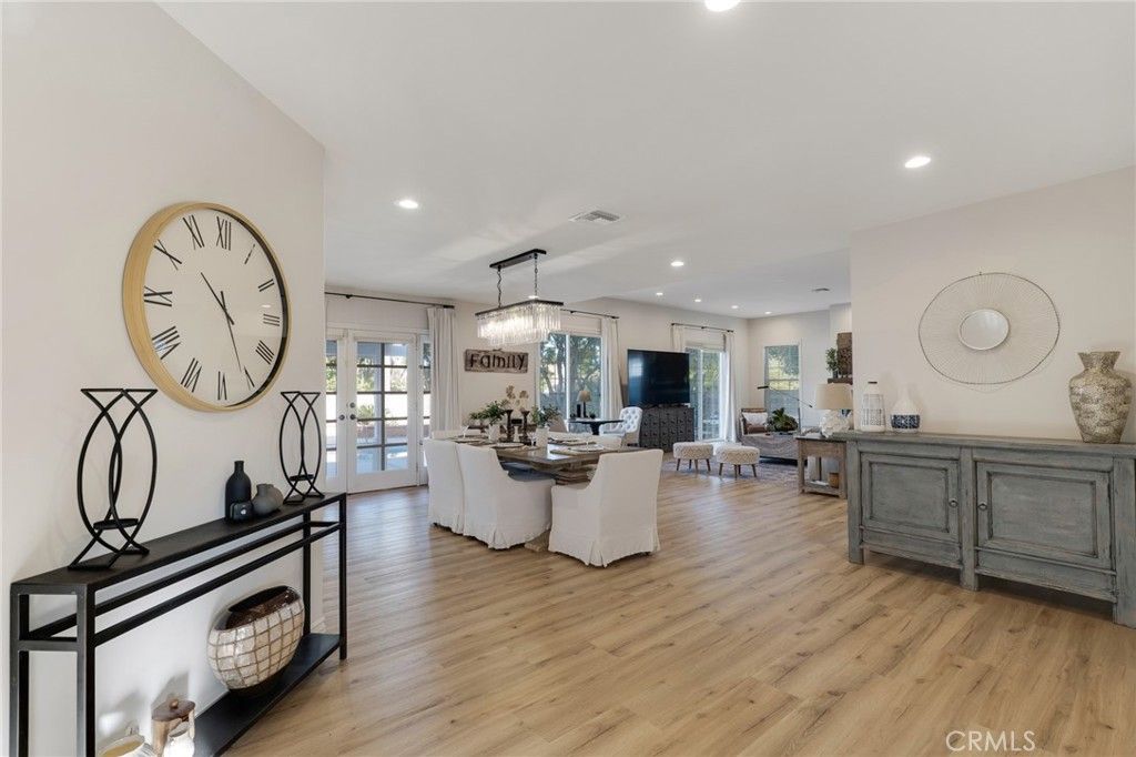 Image 12 of property listing at 10238 Tunney, Northridge, CA 91324