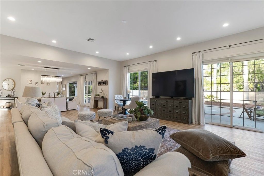 Image 21 of property listing at 10238 Tunney, Northridge, CA 91324