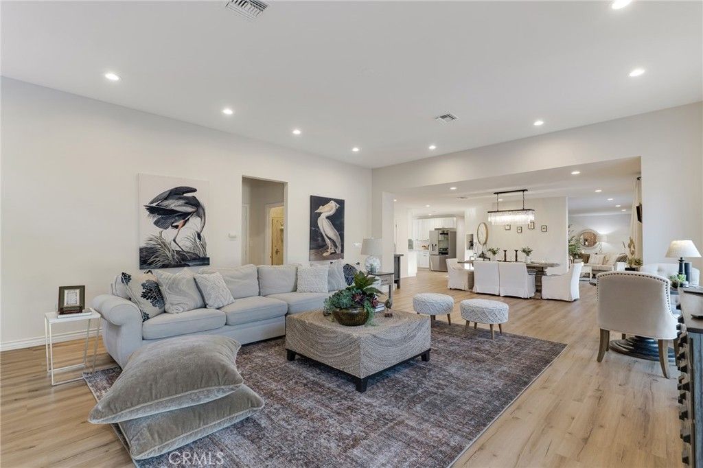 Image 22 of property listing at 10238 Tunney, Northridge, CA 91324