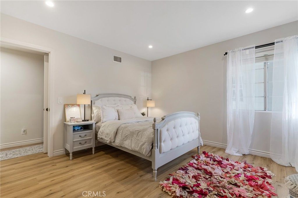 Image 34 of property listing at 10238 Tunney, Northridge, CA 91324