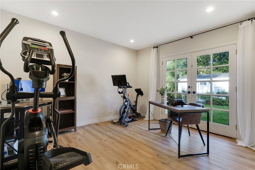 Image 38 of property listing at 10238 Tunney, Northridge, CA 91324