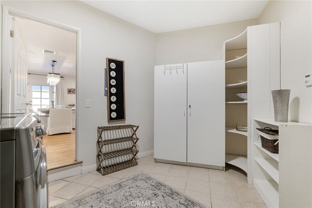 Image 41 of property listing at 10238 Tunney, Northridge, CA 91324